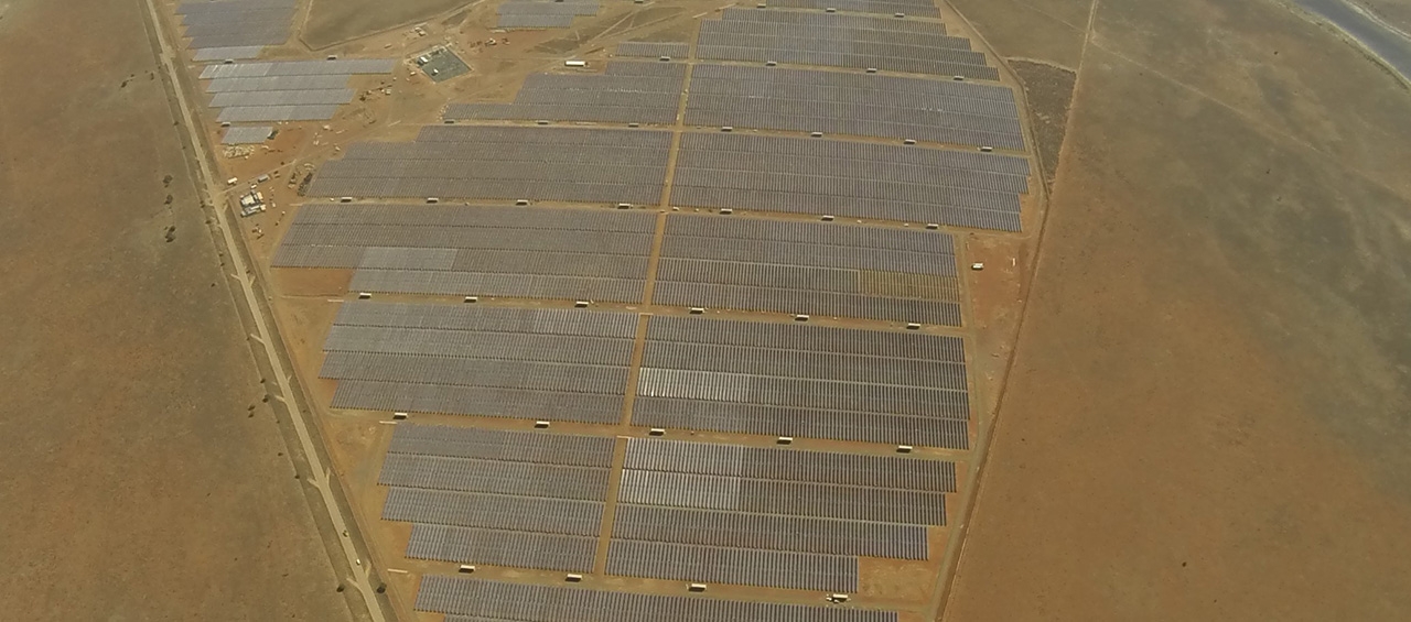 PLANTA SOLAR EN  LEJEWELEPUTSWA (BOSHOF) 